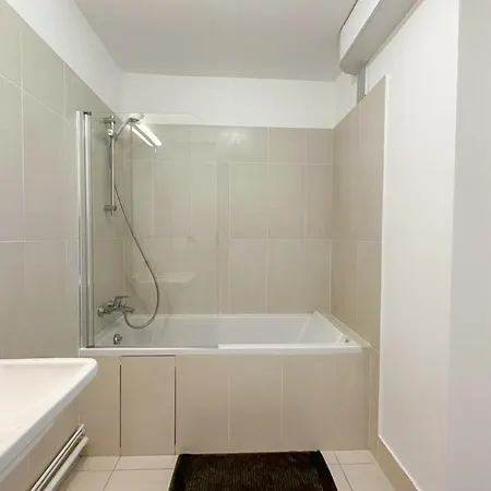 Отель Flexliving - - Lourmel